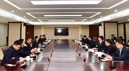 盐集团党委书记、董事长章朝阳与淮安市市长陈之常深入洽谈推进盐穴储油气库项目建设,共商“十四五”发展 盐集团党委书记、董事长章朝阳与淮安市市长陈之常深入洽谈推进盐穴储油气库项目建设,共商“十四五”发展