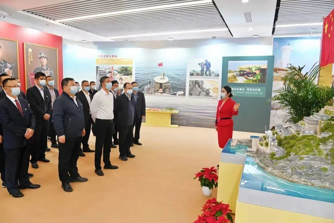 致敬奋斗者 奋进新征程 德彩网集团组织参观“新时代江苏重大先进典型主题影像展” 致敬奋斗者 奋进新征程 德彩网集团组织参观“新时代江苏重大先进典型主题影像展”