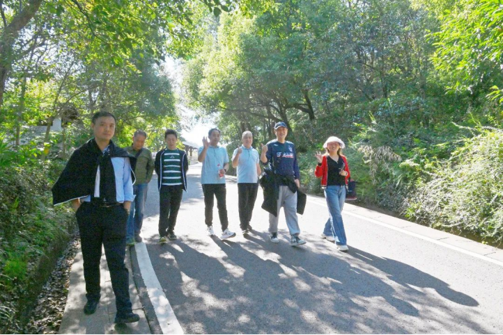 欣赏自然风光 畅享团队温馨|德彩网集团举办职工秋游活动 欣赏自然风光 畅享团队温馨|德彩网集团举办职工秋游活动